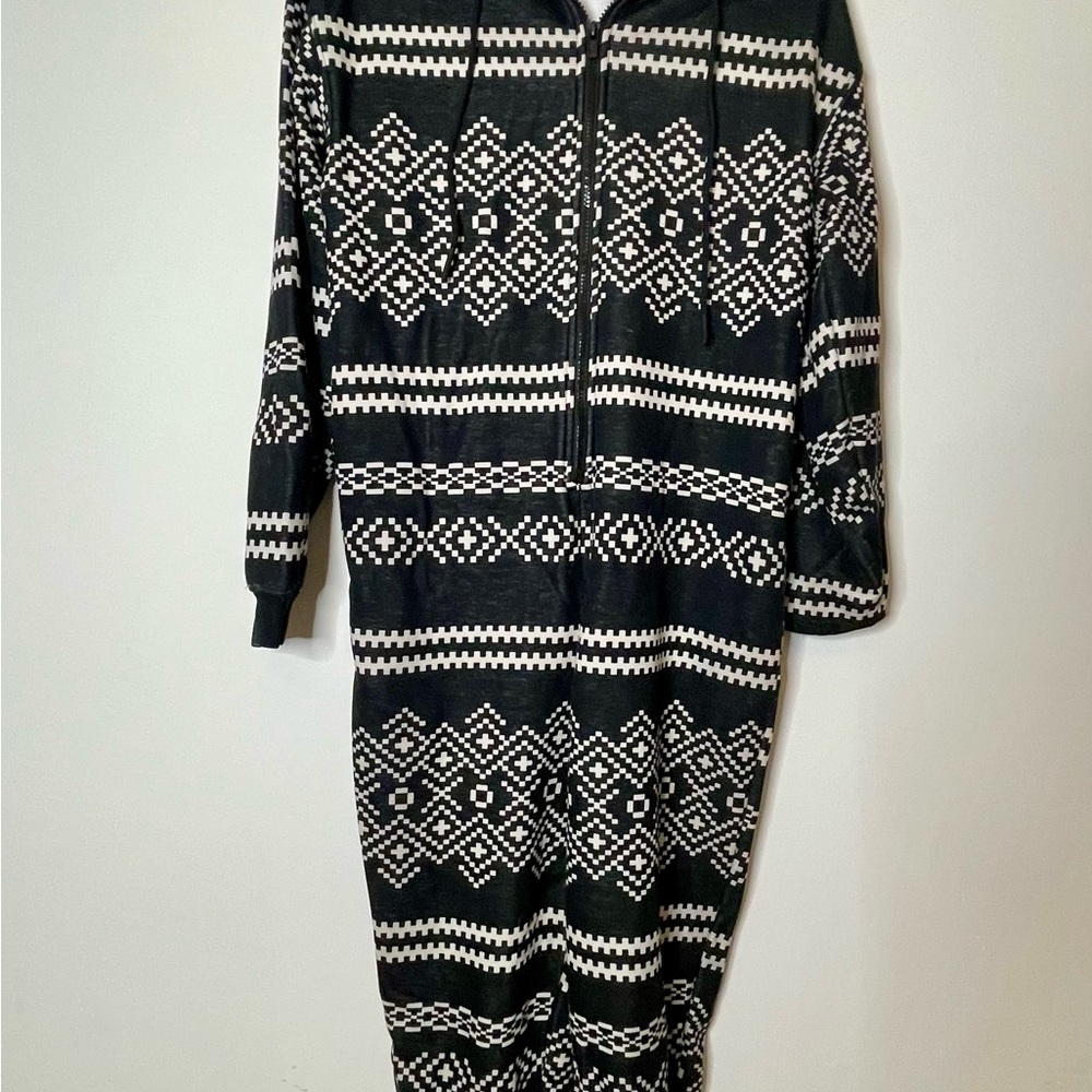Fabletics Black and White Fleece-Lined unisex pajamas onesie Medium